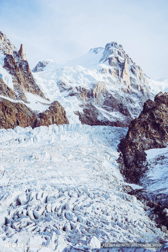 壮丽雪山冰川景观