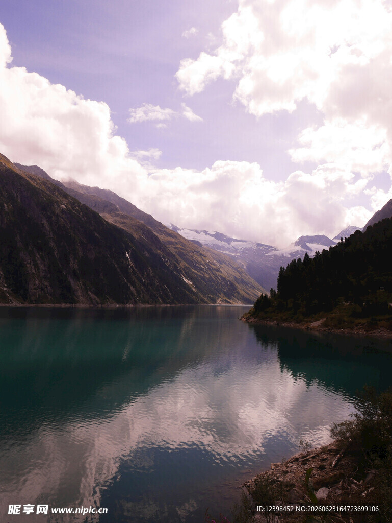 美丽湖山自然风光图