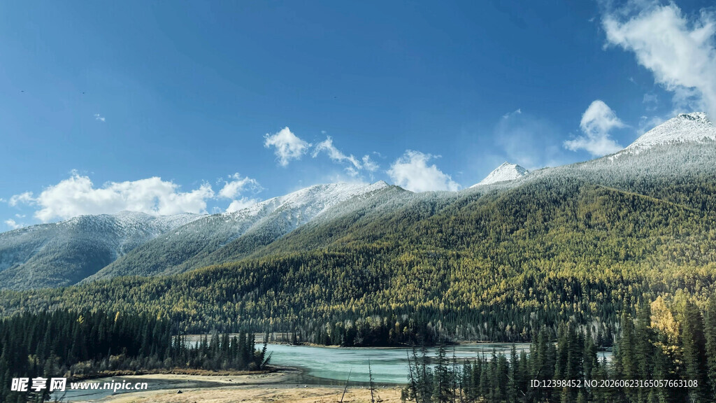 山间湖泊美景