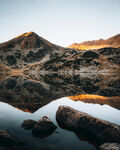 山间静湖