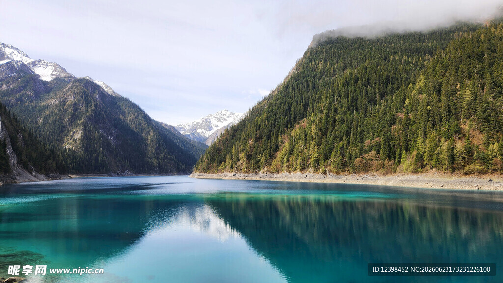 美丽的高山湖泊风光