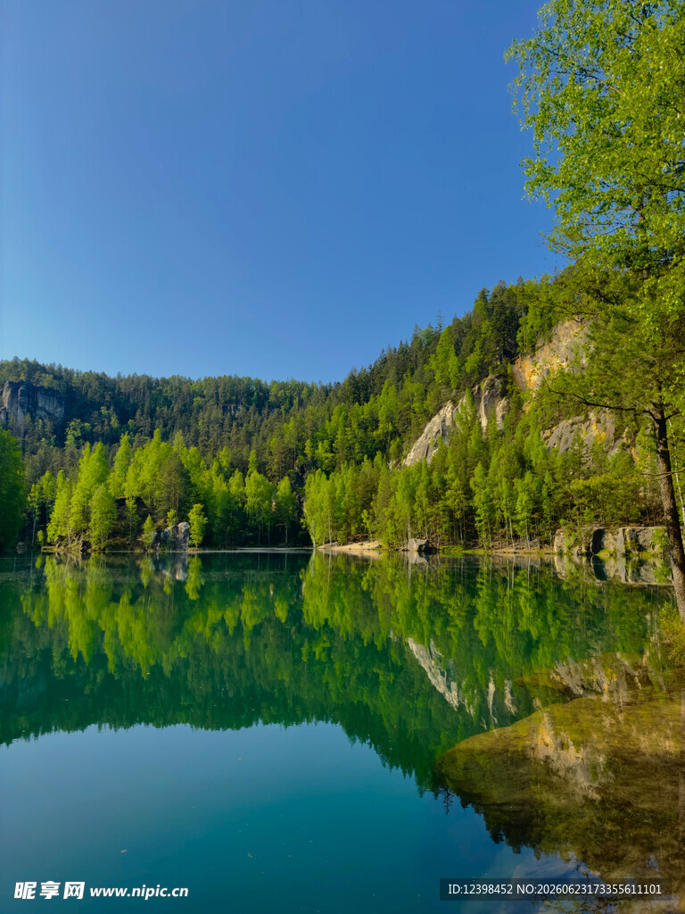 宁静青山绿水湖景风光