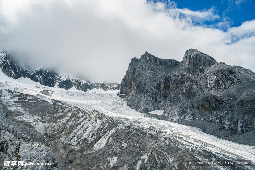 壮丽雪山美景