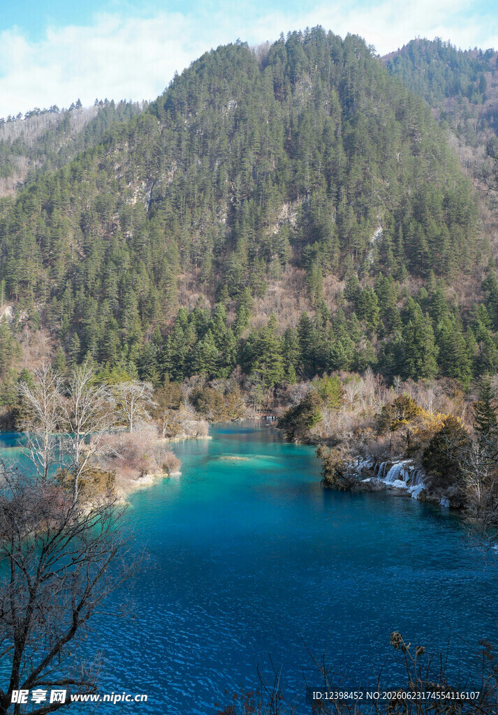 静谧湖泊