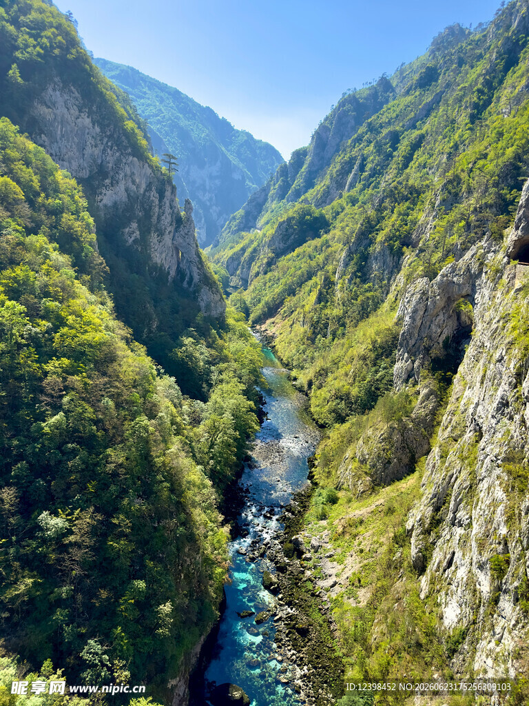 山间河谷美景