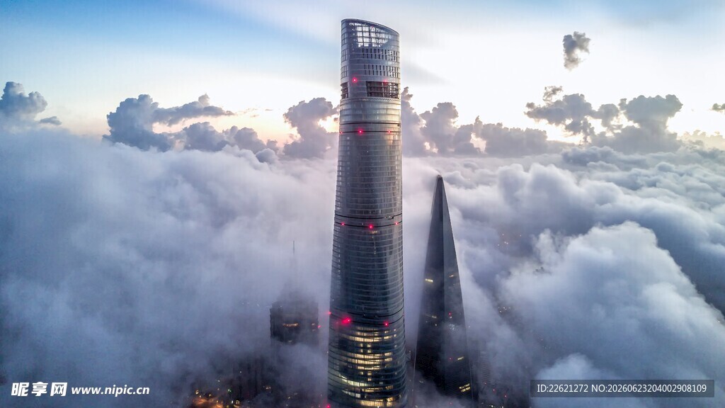 云端摩天大楼俯瞰壮丽景观