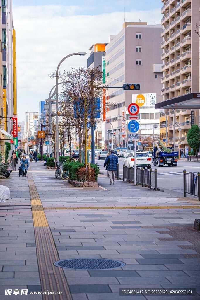 城市街道的日常景象