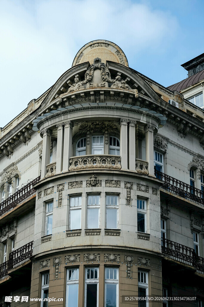 欧式古典风格转角建筑
