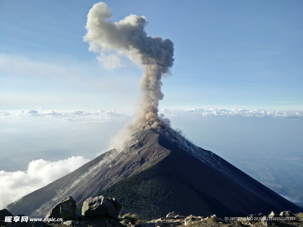 火山喷发壮观景象