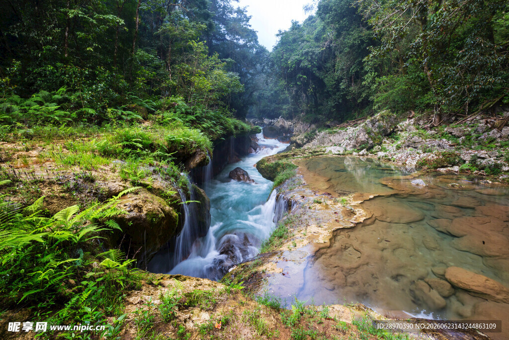 山间溪流瀑布自然美景