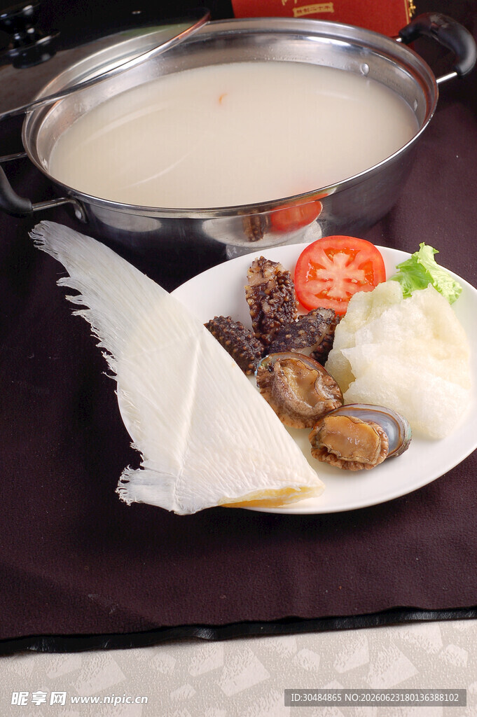 滋补靓汤配多样美食