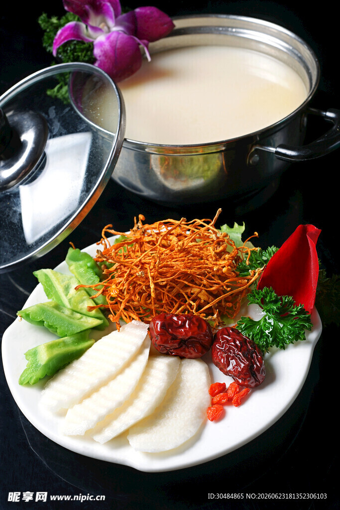 滋补菌汤火锅食材拼盘