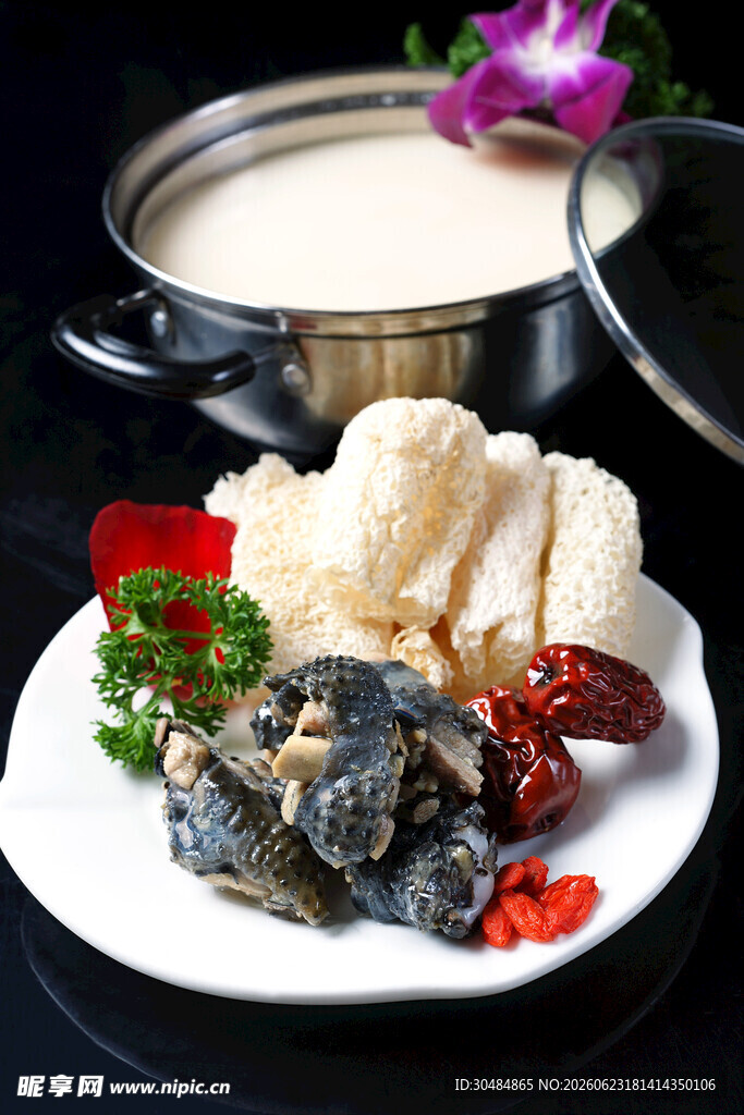 滋补乌鸡火锅