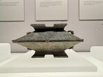 古代青铜器方形器皿展示