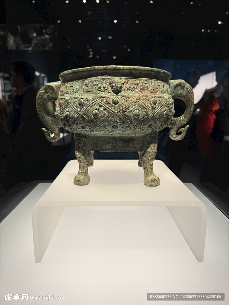 青铜鼎文物展示