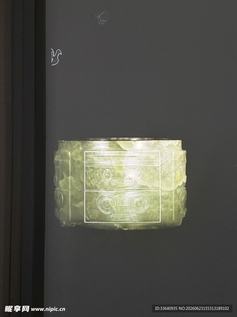 神秘发光石块