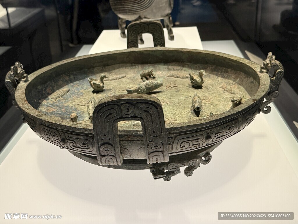 古代青铜鼎文物展示