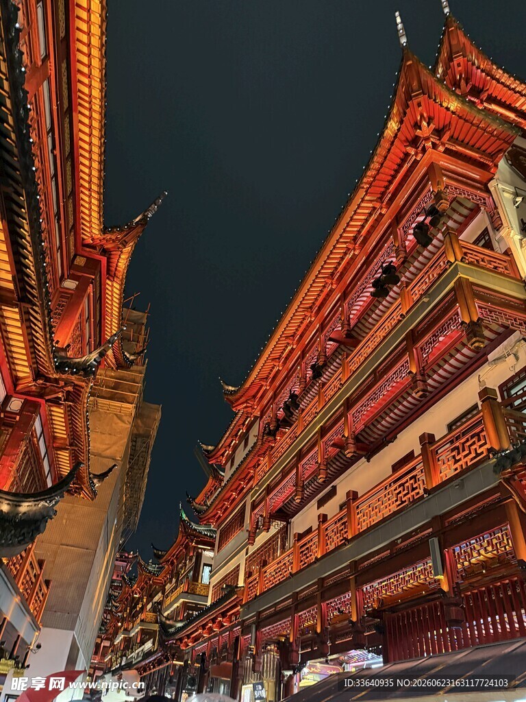 古建夜景 璀璨灯火映楼阁