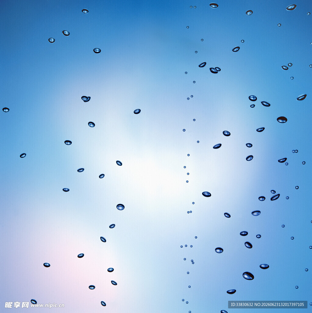 窗上雨滴梦幻天空景致