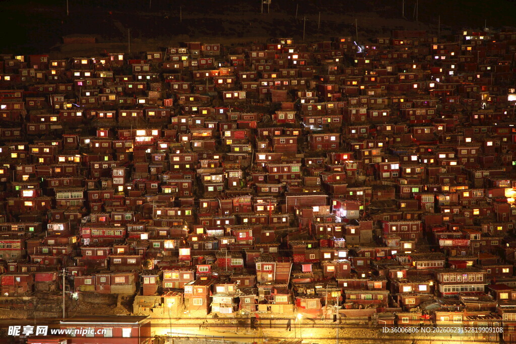 城市房屋璀璨夜景俯瞰图