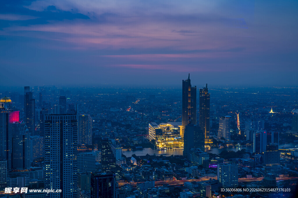城市璀璨夜景俯瞰图