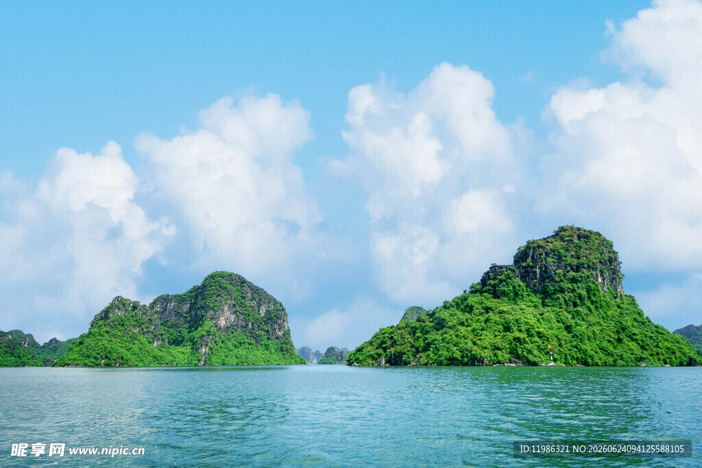 海上青山美景