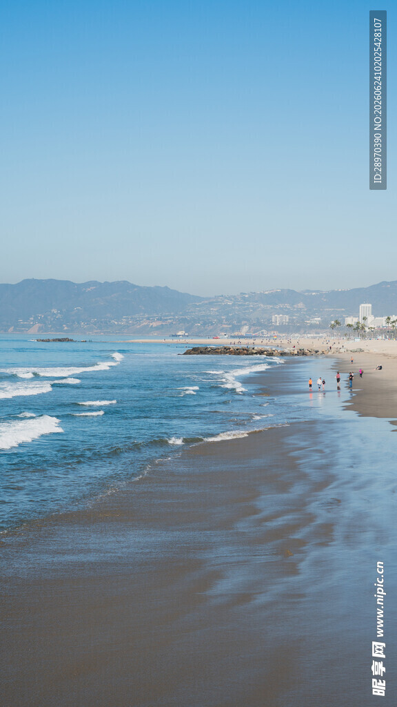 海边美景海浪轻拍沙滩