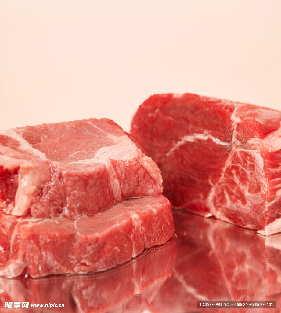 新鲜生牛肉切块展示