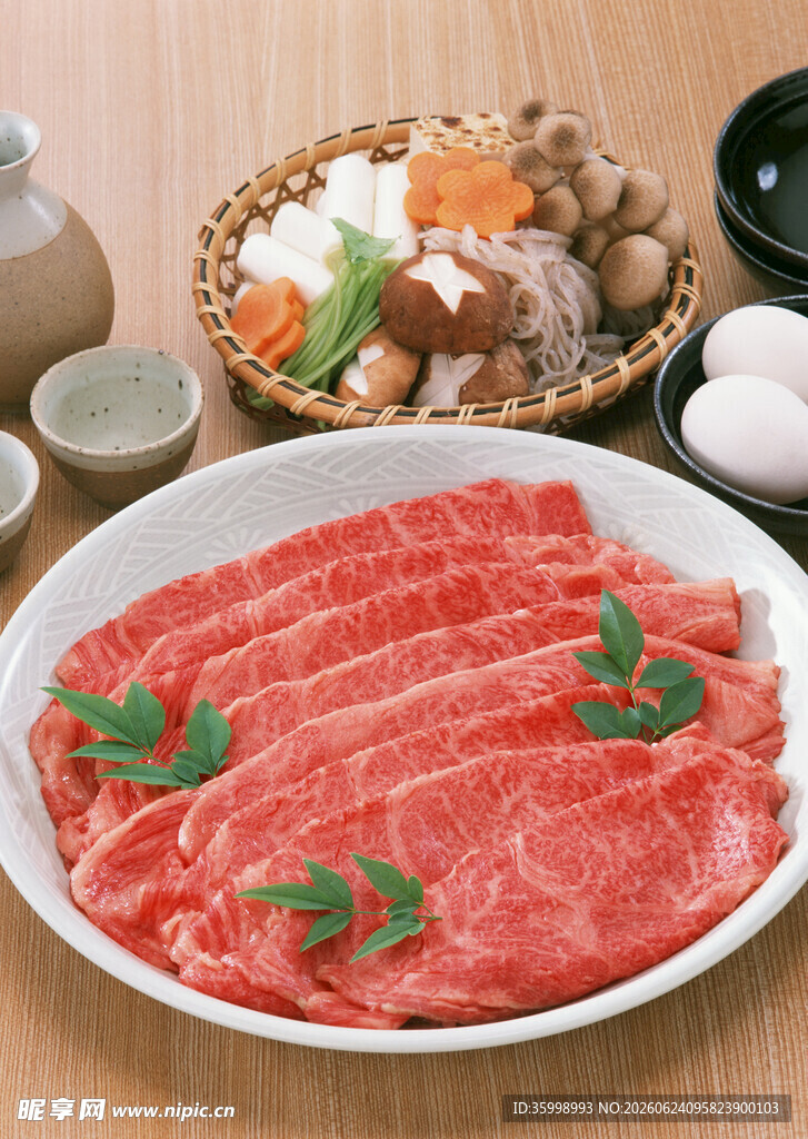 鲜嫩牛肉片日式美味呈现