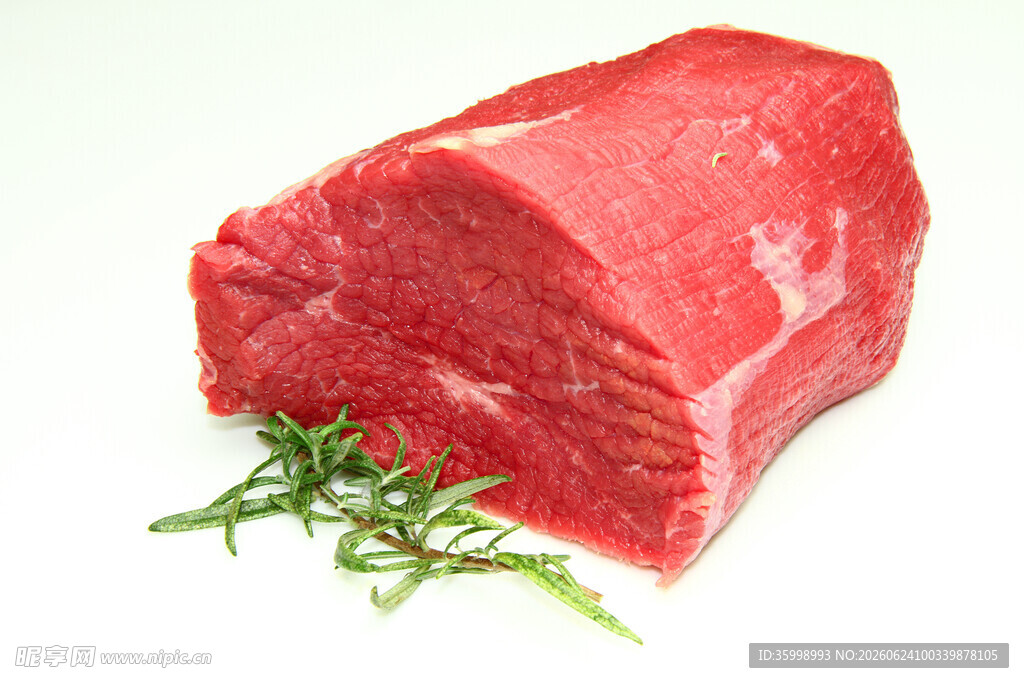 新鲜生牛肉配迷迭香