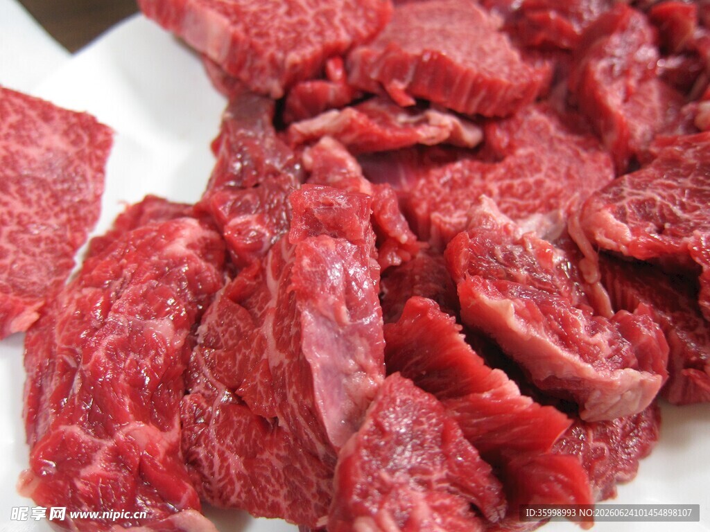 新鲜牛肉切块