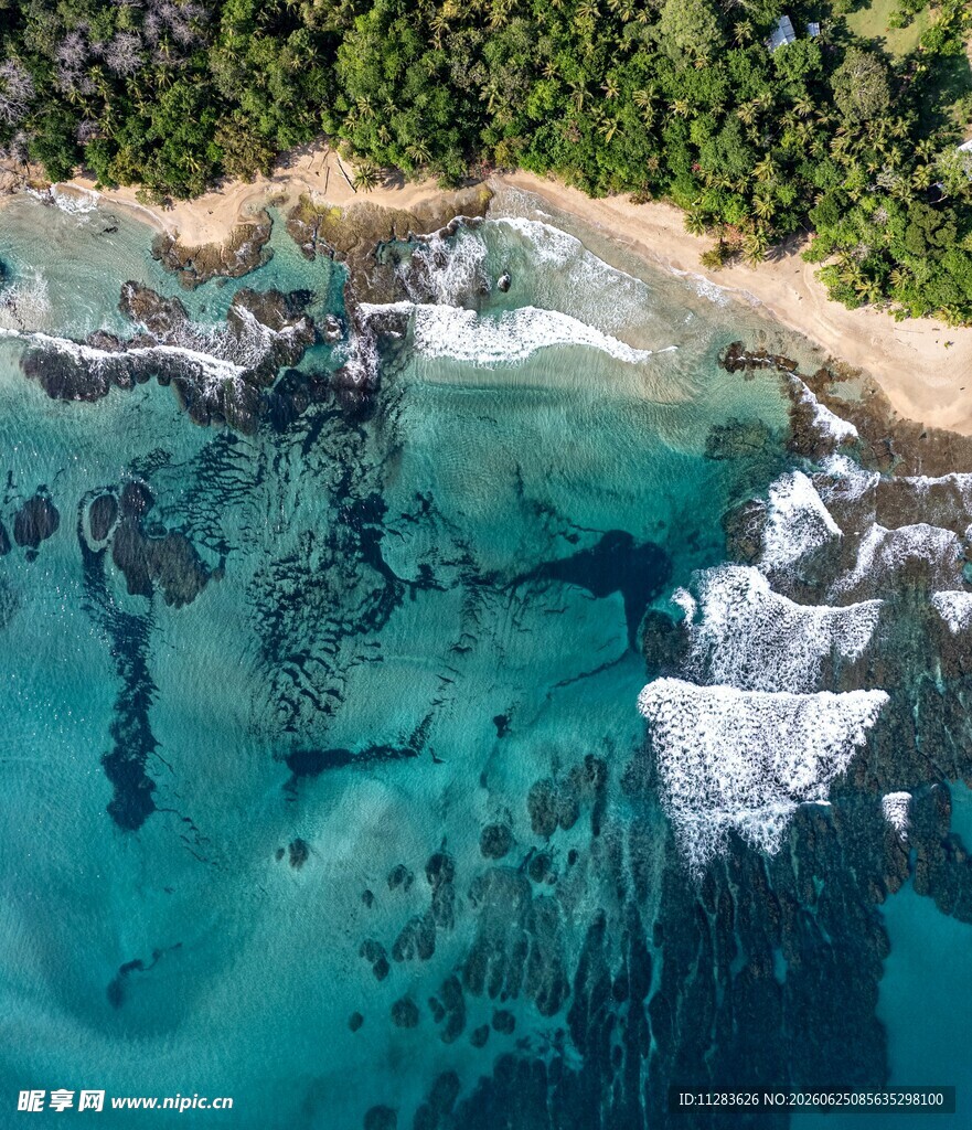 俯瞰绝美海岛蓝色海岸线