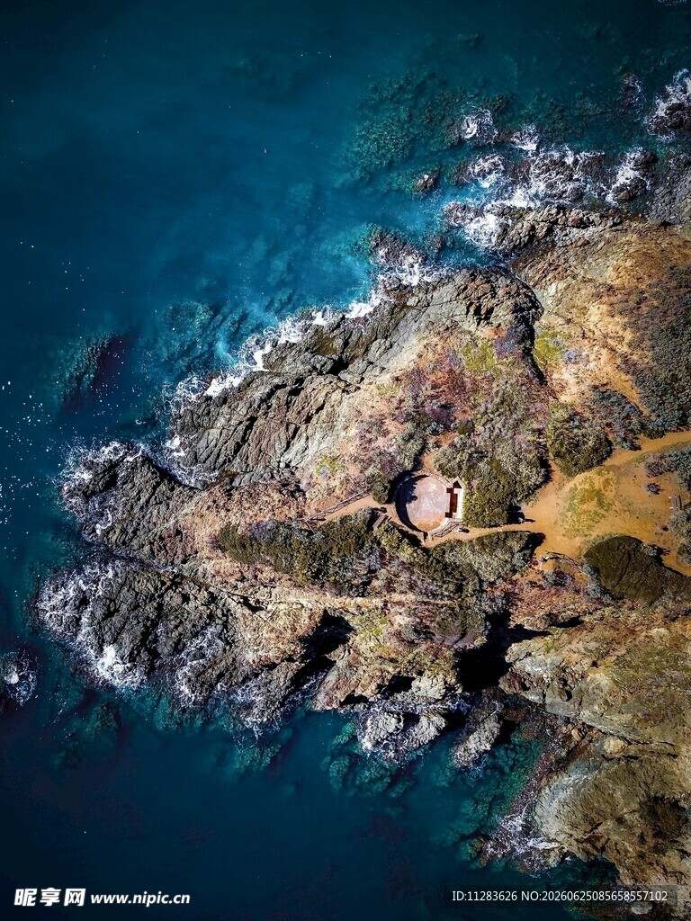 俯瞰海岸岩石景观