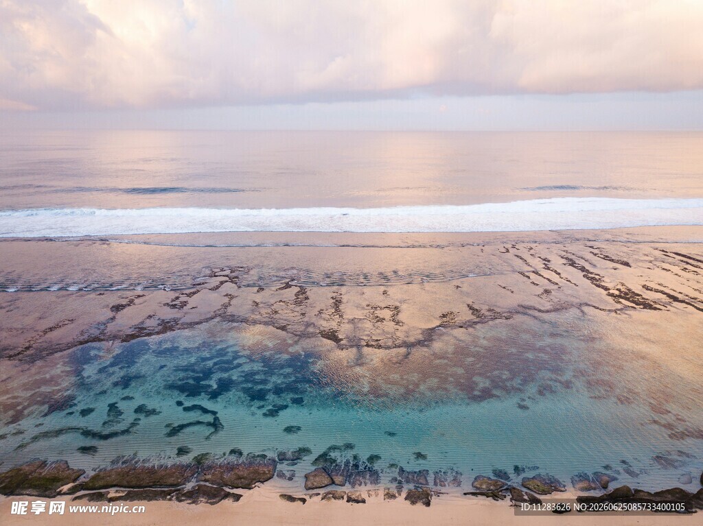 美丽海滨浅滩风光