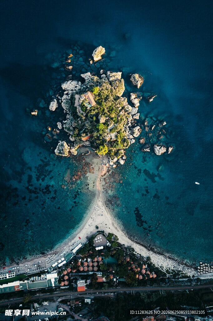 海岛海岸绝美空中俯瞰景