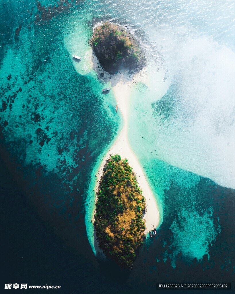 海上绝美小岛俯瞰图