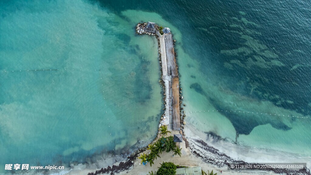 海上栈桥美景