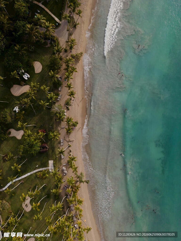 俯瞰美丽的热带海滨沙滩