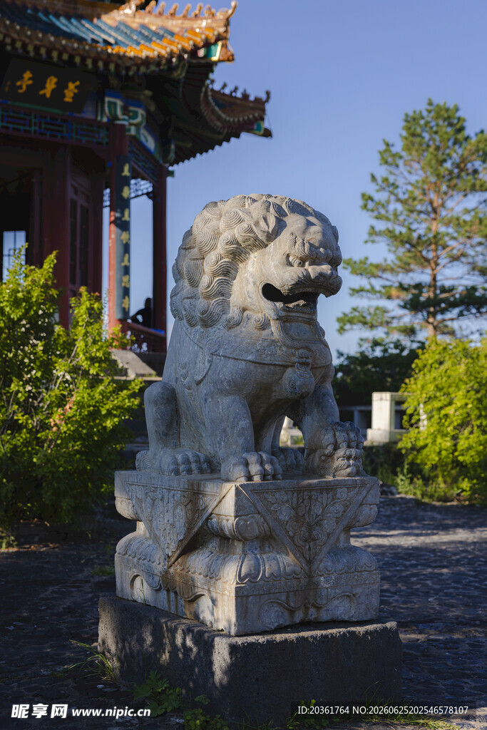 中式庭院石狮子景观