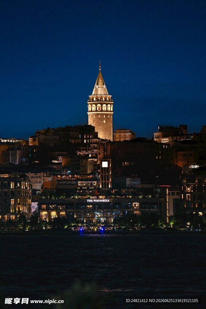 加拉达石塔夜景