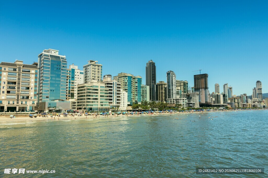 海滨城市现代建筑景观