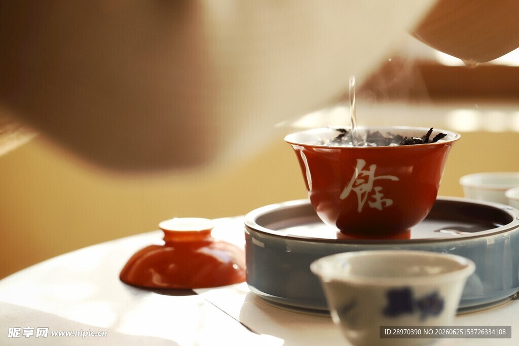 传统中式茶艺冲泡瞬间