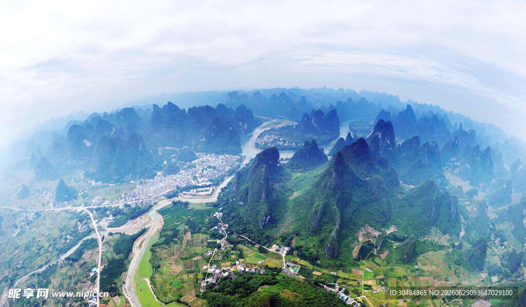 壮丽山川景色俯瞰图