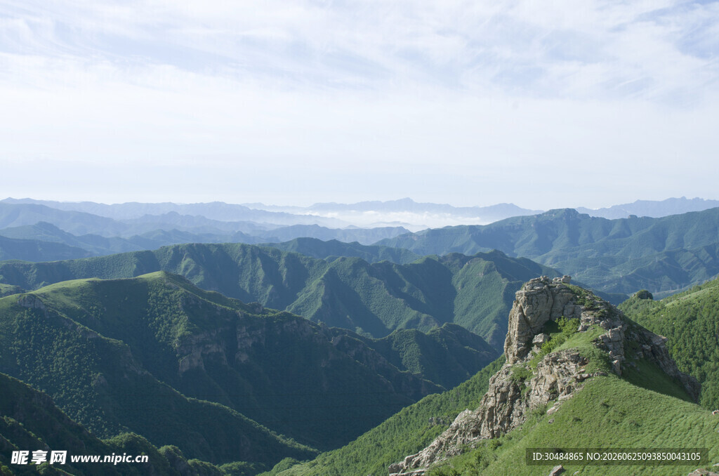 山峦叠翠自然景观