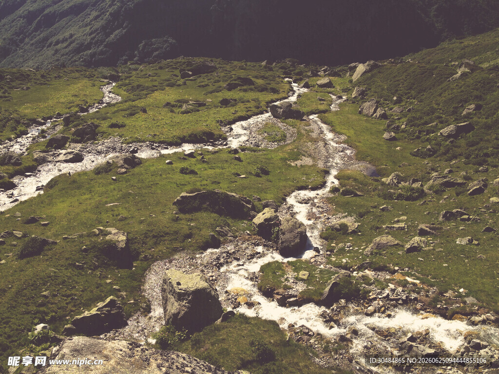 山间蜿蜒小路