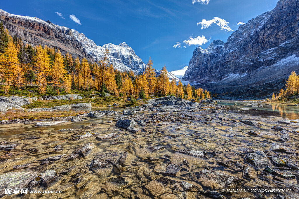 秋日山间美景