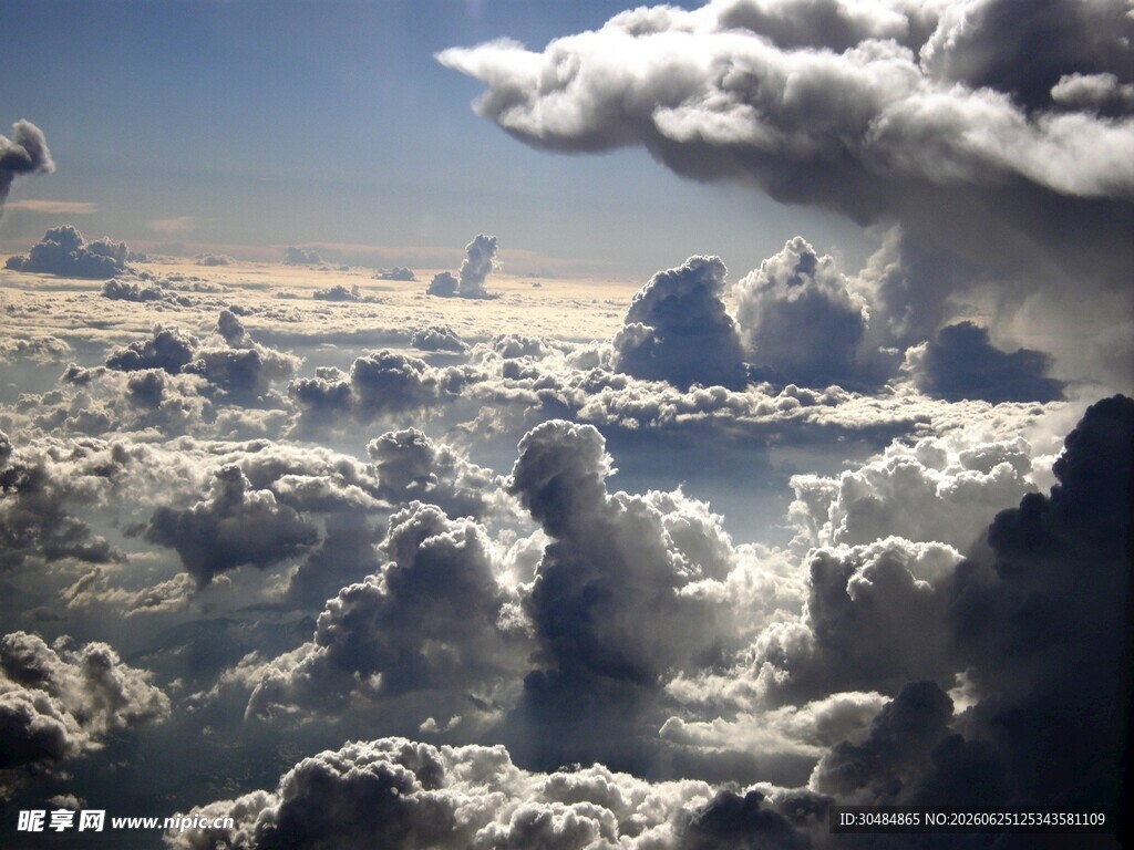高空云海壮丽景观