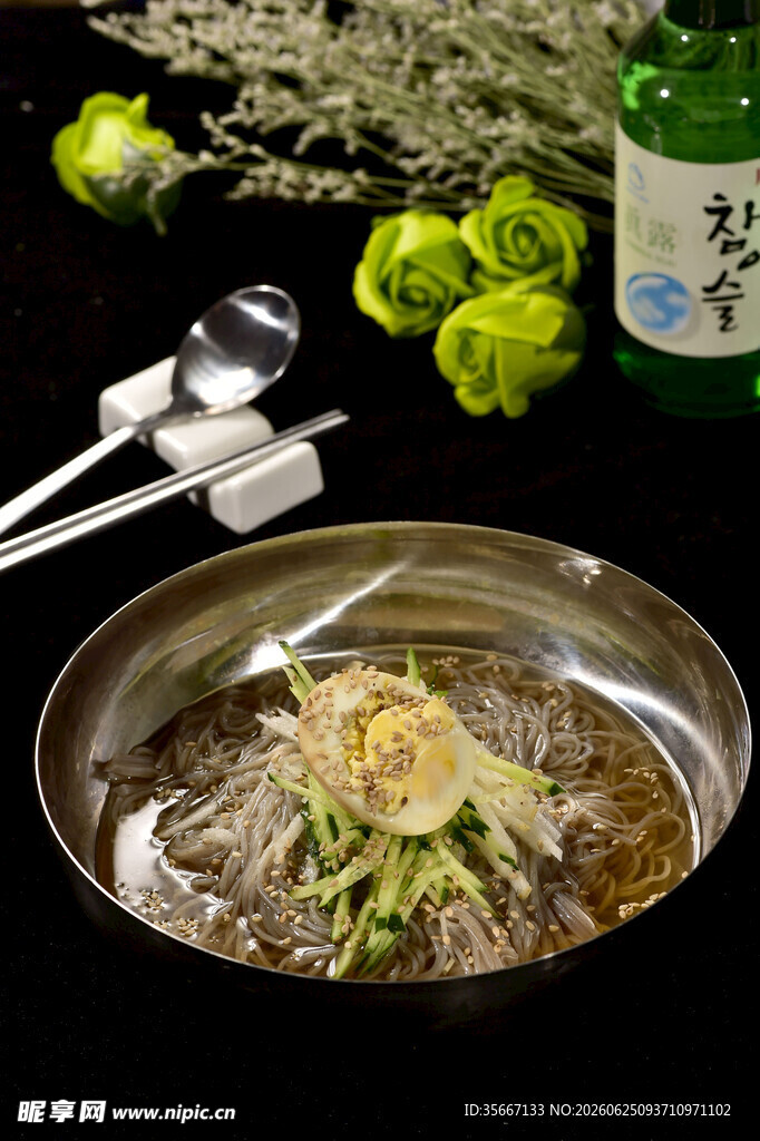 韩式美味冷面清新食材相伴