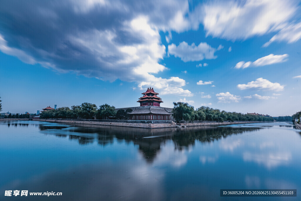 北京北海公园湖心美景