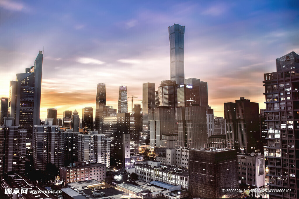 都市天际线夕阳下的繁华